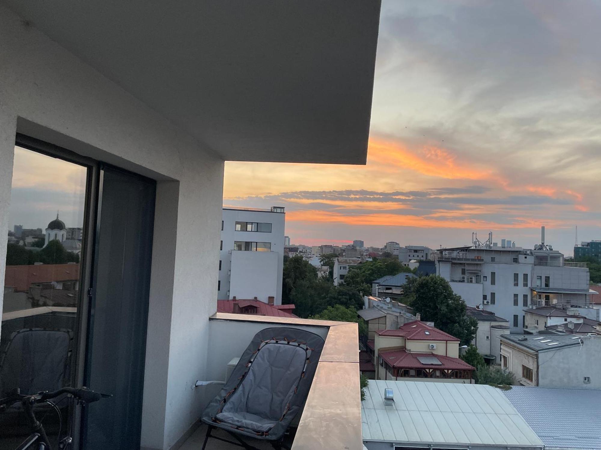 Your Modern In The Armenian Quarter Apartment *